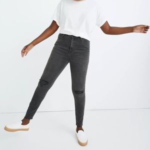 MADEWELL Curvy High-Rise Skinny Jeans in Black Sea. Size 36